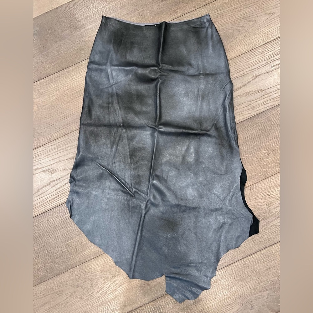 Italian leather skirt size 38